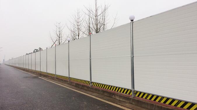 建筑工地围挡方案.jpg 夹芯板工地围挡.jpg