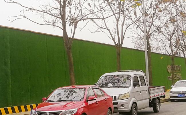 草坪施工围挡.jpg 草坪施工围挡.jpg