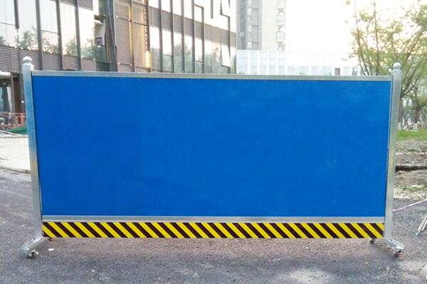 蓝色彩钢围挡.jpg 蓝色彩钢围挡.jpg